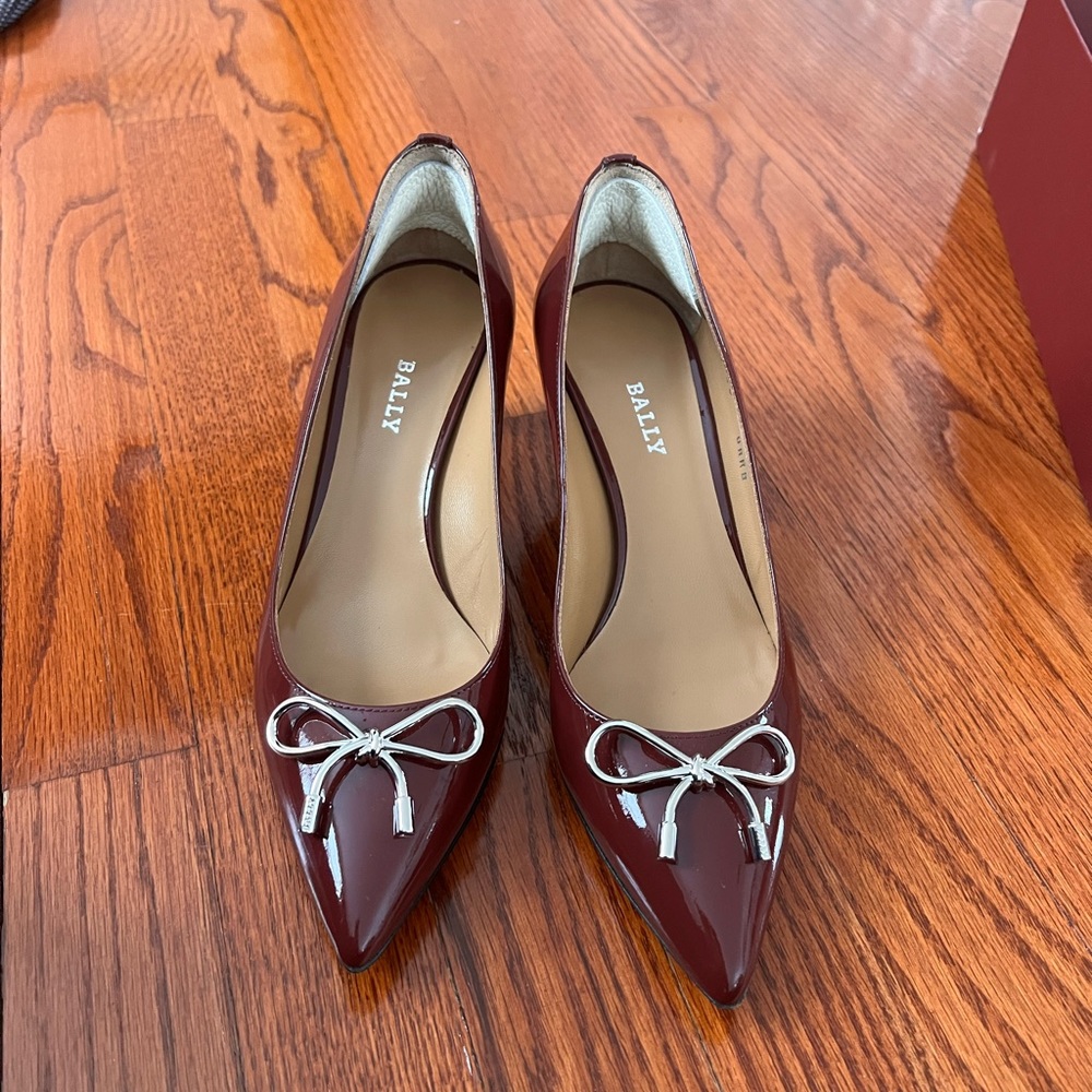 NWB Bally Maroon Size 38 Kitten Heel Pumps